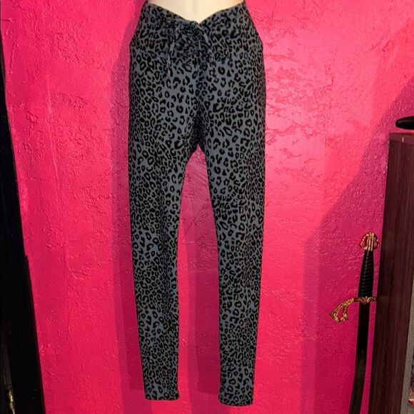 PINK Active leopard print workout leggings. grey and black. Sz small - Picture 2 of 9